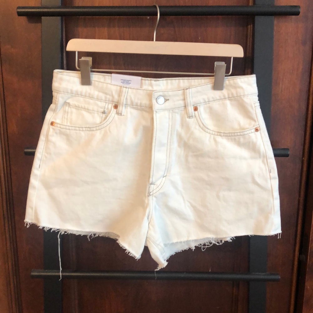 H&M White High waist Vintage fit shorts NWT